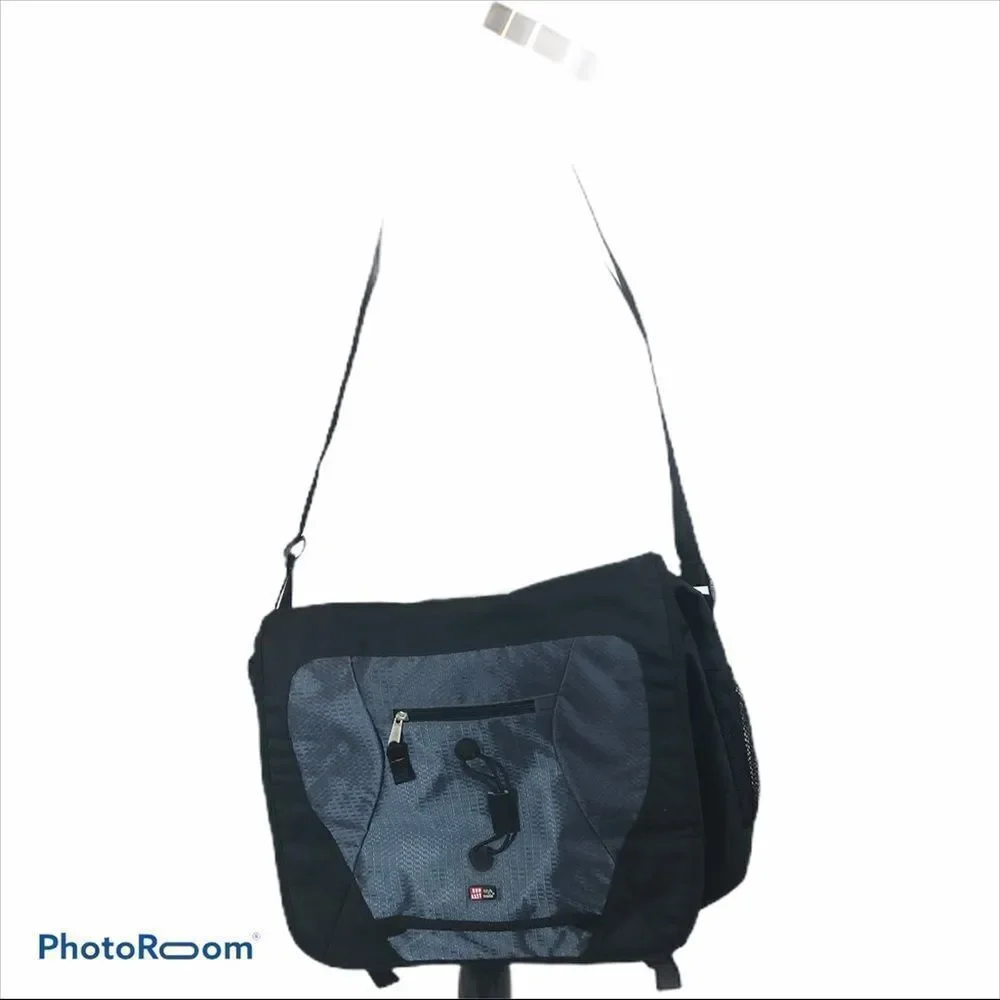 High Trails Messenger Bag‎ Black and Grey